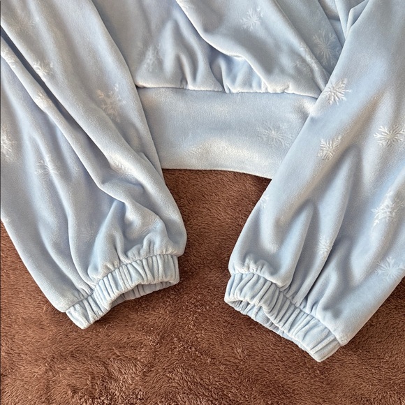 Disney Blue Crop Top Warm ❄️👑 - Picture 6 of 7